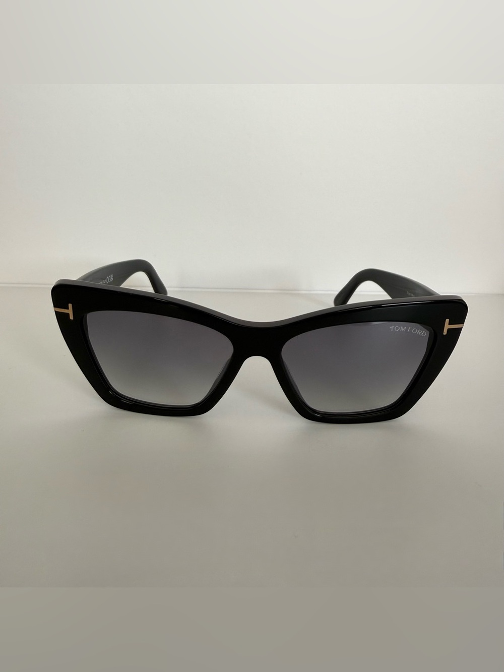 NEW!!! Tom Ford women sunglasses Wyatt TF871 01B Authentic